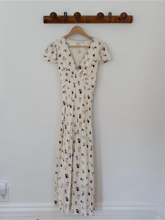 Gap x DOEN Dresses & Skirts - Cream Floral V-Neck Maxi Dress with Short Sleeves